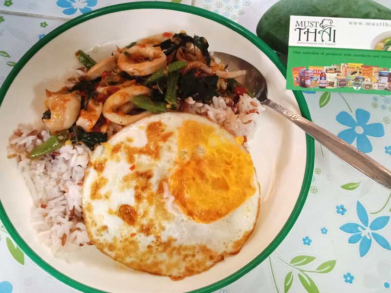 Hot basil stir fried with squid