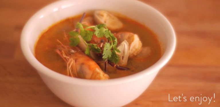 Tom Yum Goong (Tom Yum Soup with Prawns)
